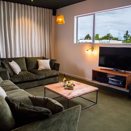 The Cinema Suites Te Anau Extérieur photo