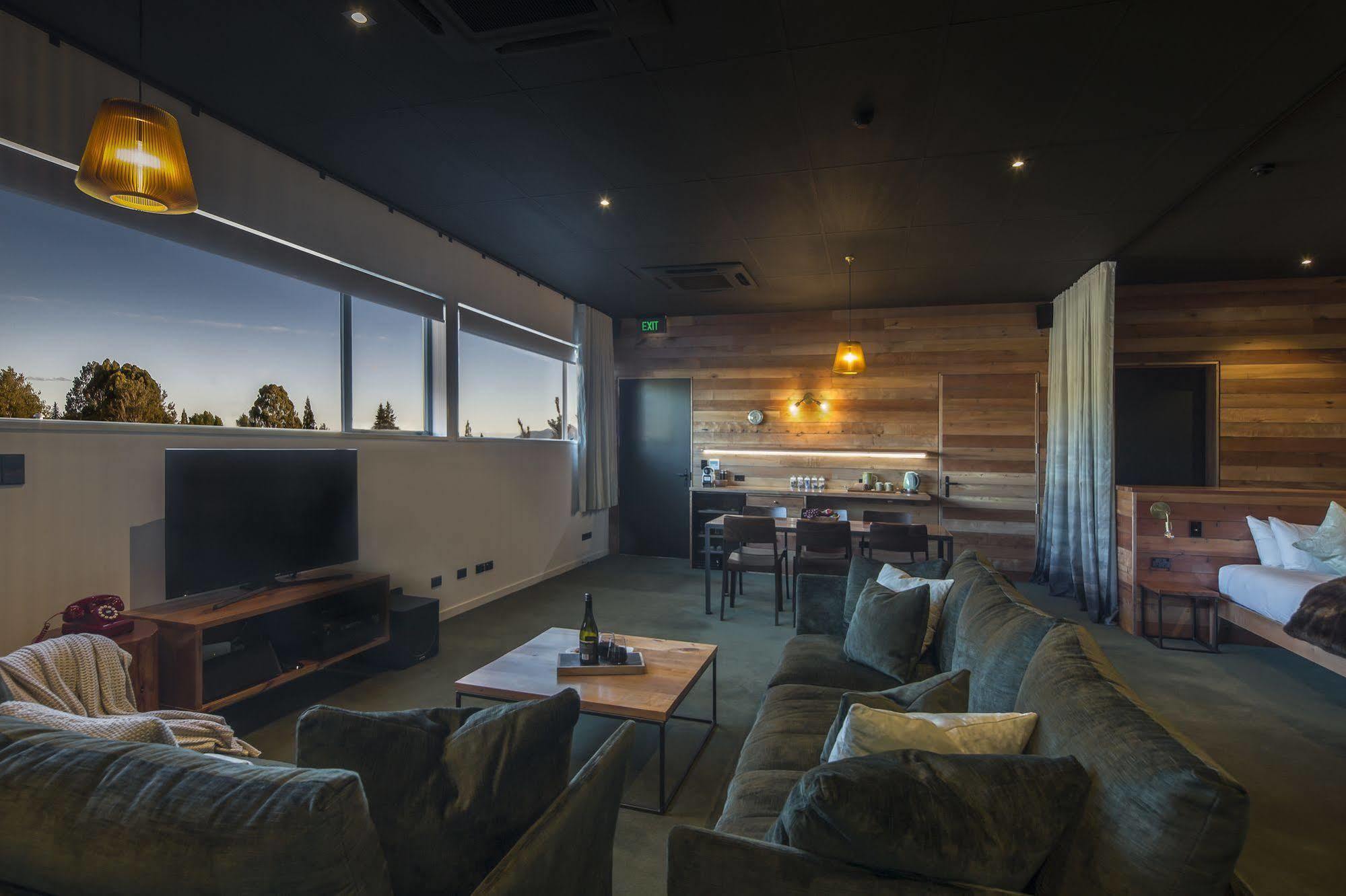 The Cinema Suites Te Anau Extérieur photo