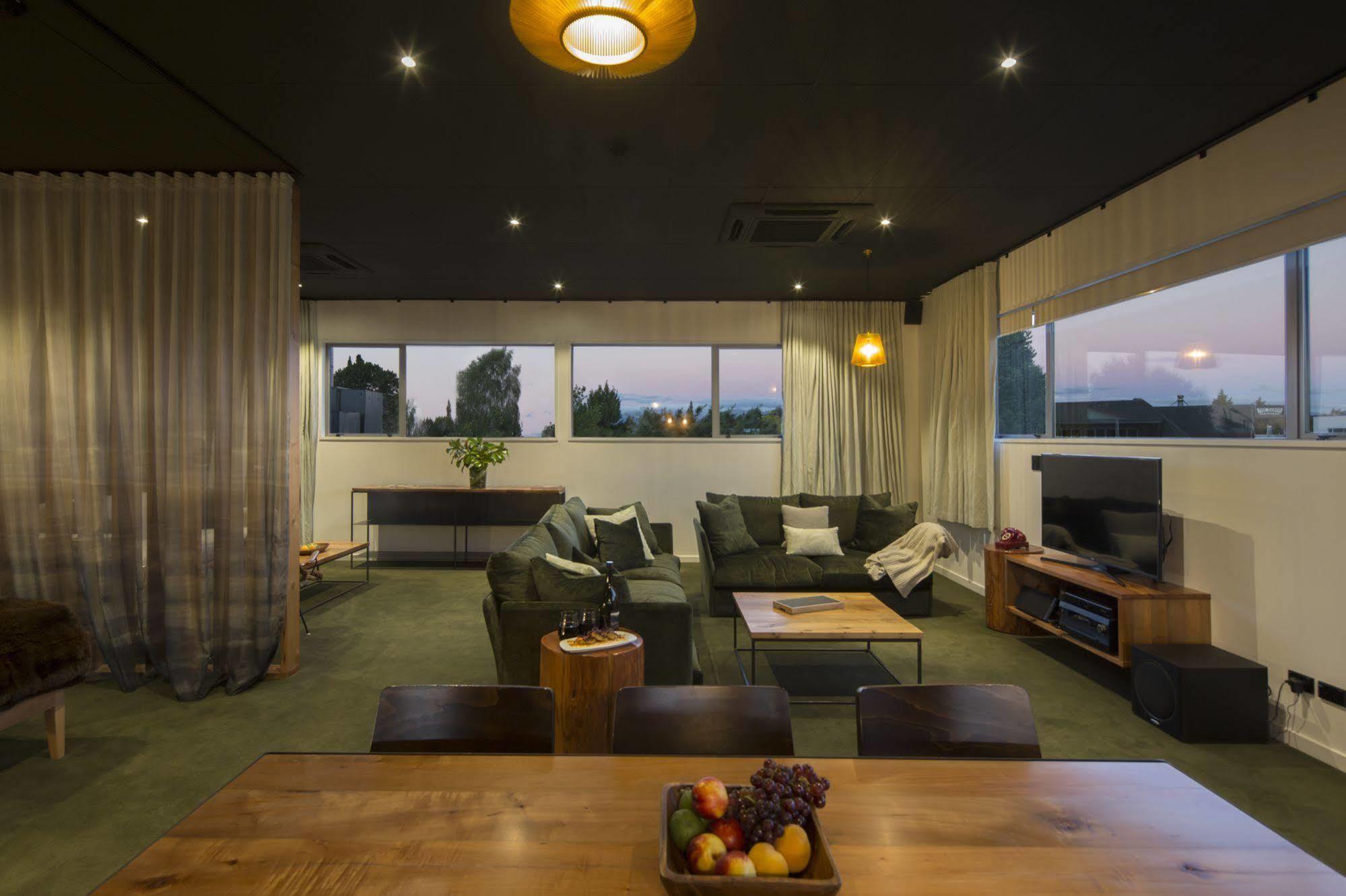 The Cinema Suites Te Anau Extérieur photo