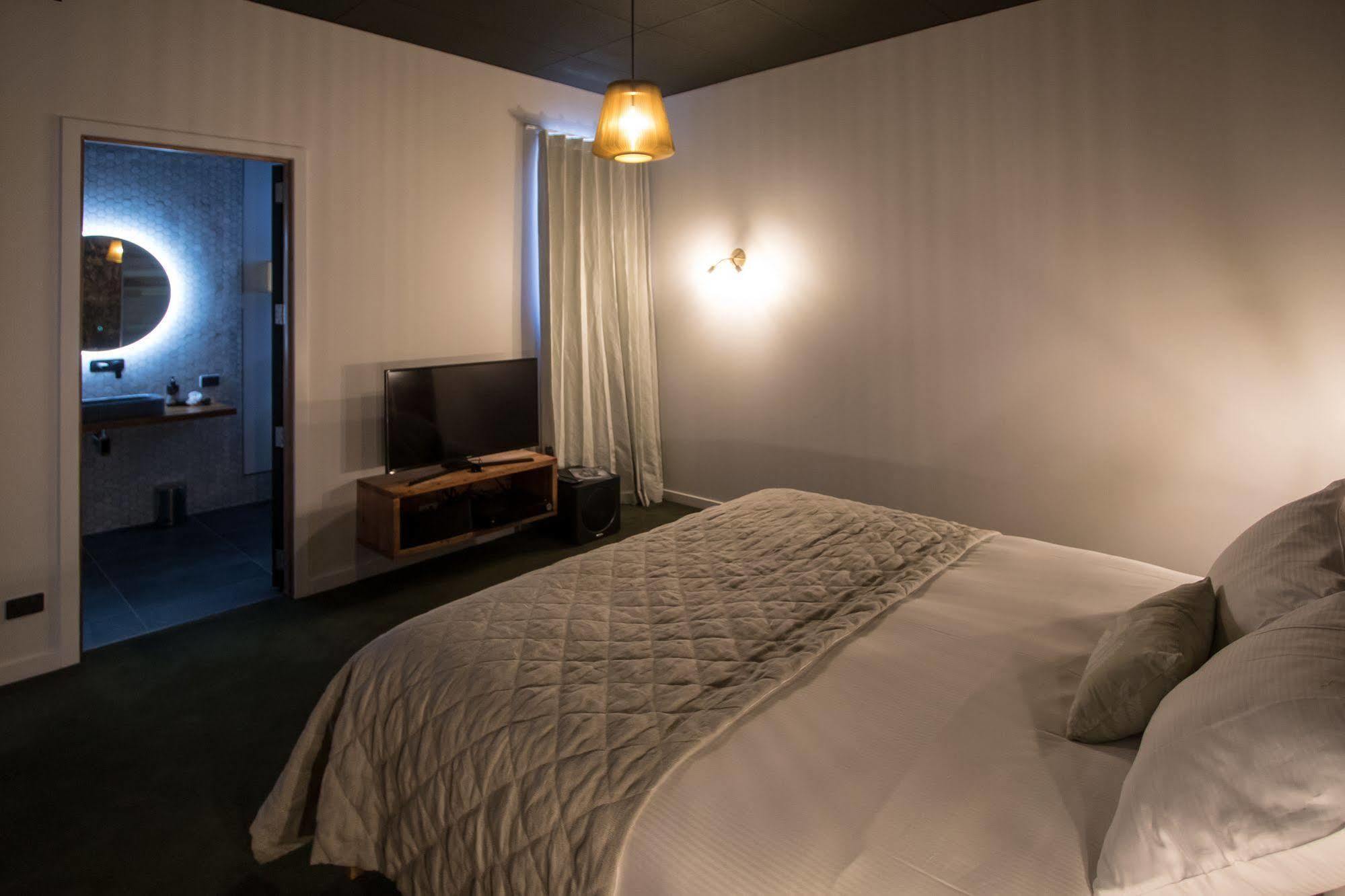 The Cinema Suites Te Anau Extérieur photo